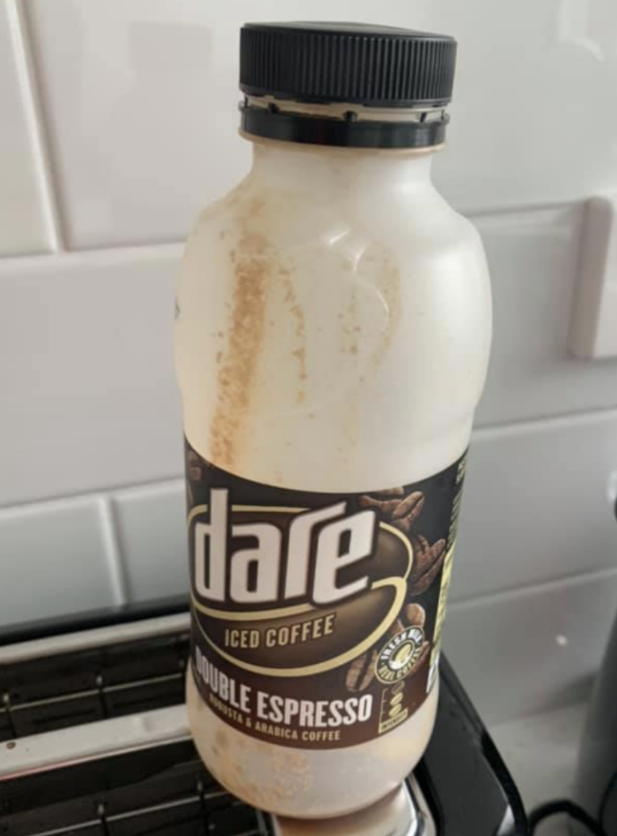 一个空的Dare冰咖啡瓶