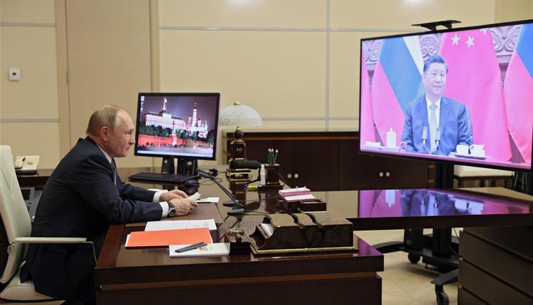 俄罗斯总统普京（左）和中国国家主席习近平