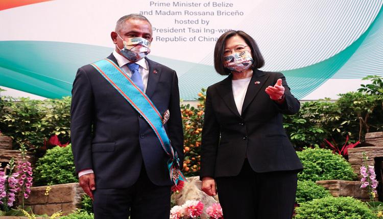 台灣總統頒贈貝里斯總理「特種大綬卿雲勳章」