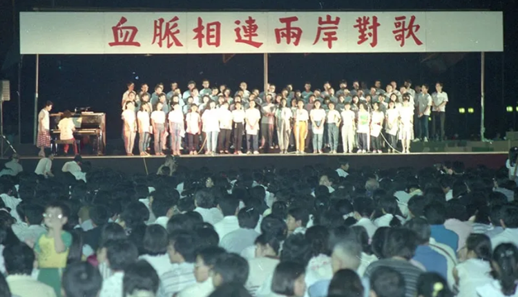 1989年6月3日深夜，上万名台湾民众聚集在中正纪念堂广场