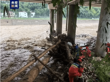 陝西塌橋，「親人的定位一直在橋底下」