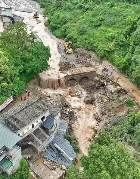 四川雅安山洪致14死25失聯：預警後，他們仍難相信災難會發生