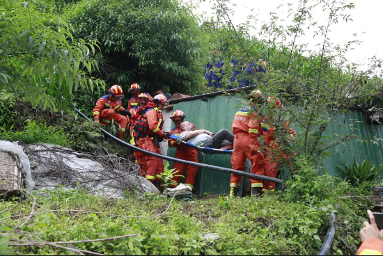 四川雅安山洪致14死25失联：预警后，他们仍难相信灾难会发生