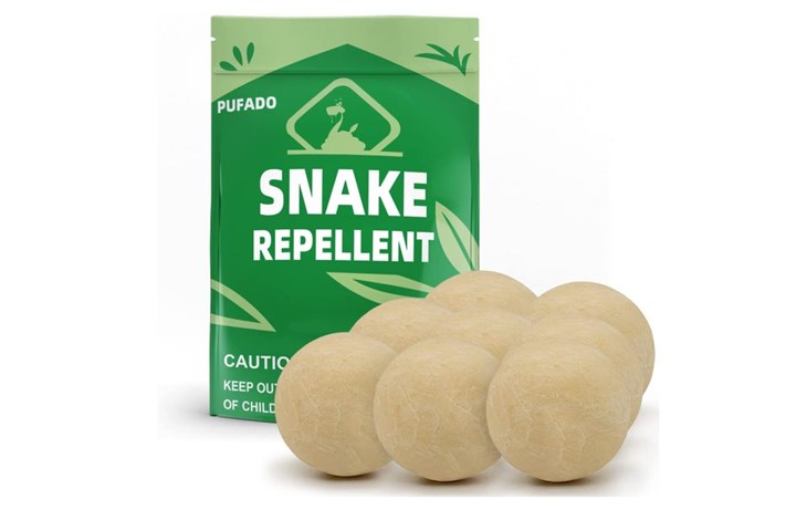 Pufado Natural Snake Repellent