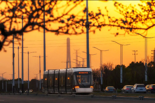 投資數億元的有軌電車停擺，一次失敗的「示範」